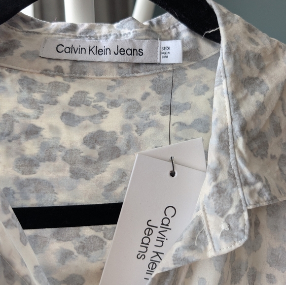 78.Calvin Klein White Leopard Print Button Down Shirt - Picture 2 of 5